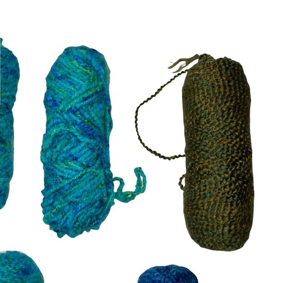 Lion Brand Lot of 7 Used Skeins Yarn Blue Green Red 2 Pounds Total Weight - Picture 3 of 5